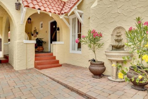 House in Lakeland, Florida 5 bedrooms, 463.4 sq.m. № 1718014 - photo 9