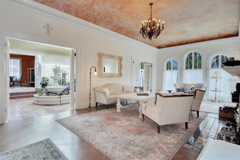 House in Lakeland, Florida 5 bedrooms, 463.4 sq.m. № 1718014 - photo 18