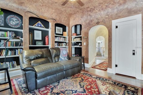 House in Lakeland, Florida 5 bedrooms, 463.4 sq.m. № 1718014 - photo 21