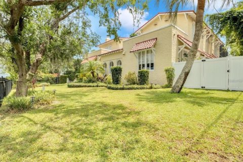 House in Lakeland, Florida 5 bedrooms, 463.4 sq.m. № 1718014 - photo 8