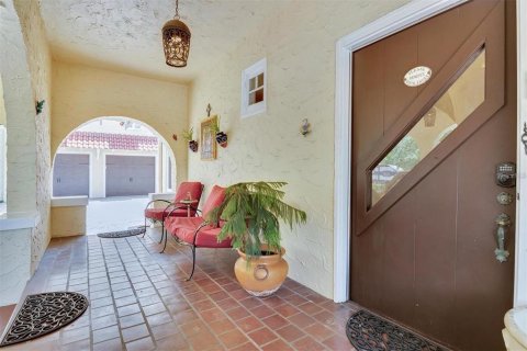 House in Lakeland, Florida 5 bedrooms, 463.4 sq.m. № 1718014 - photo 10