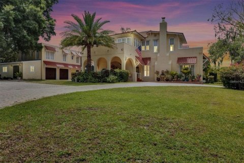 House in Lakeland, Florida 5 bedrooms, 463.4 sq.m. № 1718014 - photo 1
