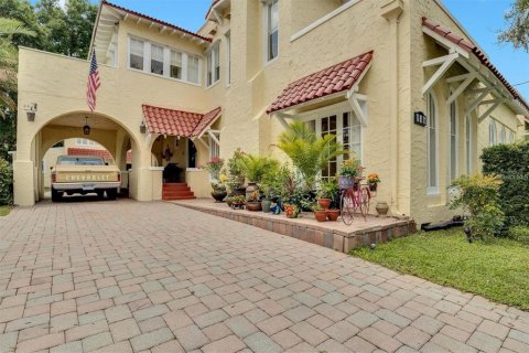 House in Lakeland, Florida 5 bedrooms, 463.4 sq.m. № 1718014 - photo 7