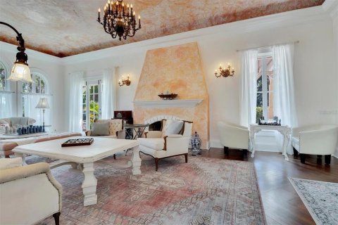 House in Lakeland, Florida 5 bedrooms, 463.4 sq.m. № 1718014 - photo 15