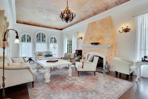 House in Lakeland, Florida 5 bedrooms, 463.4 sq.m. № 1718014 - photo 17