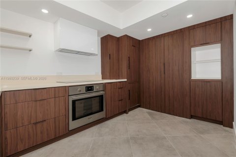 Снять в аренду кондоминиум в Серфсайд, Флорида 1 спальня, 106.84м2, № 2045087 - фото 12