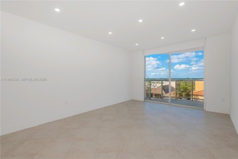 Снять в аренду кондоминиум в Серфсайд, Флорида 1 спальня, 106.84м2, № 2045087 - фото 19