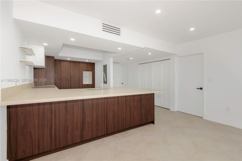 Снять в аренду кондоминиум в Серфсайд, Флорида 1 спальня, 106.84м2, № 2045087 - фото 10