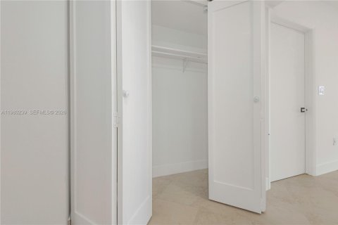 Снять в аренду кондоминиум в Серфсайд, Флорида 1 спальня, 106.84м2, № 2045087 - фото 18