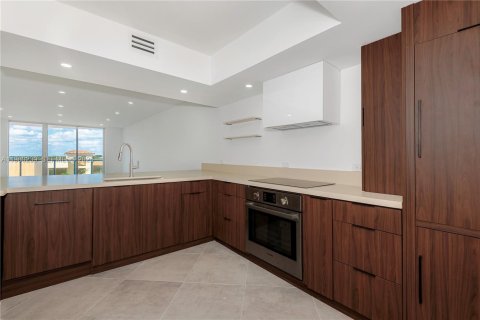 Снять в аренду кондоминиум в Серфсайд, Флорида 1 спальня, 106.84м2, № 2045087 - фото 14