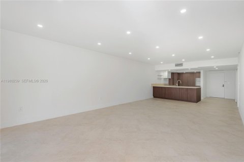 Снять в аренду кондоминиум в Серфсайд, Флорида 1 спальня, 106.84м2, № 2045087 - фото 7