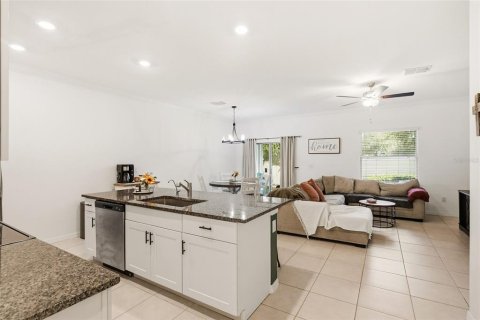 Townhouse in CONNERTON

 in Land O' Lakes, Florida 3 bedrooms, 148.74 sq.m. № 2377628 - photo 13