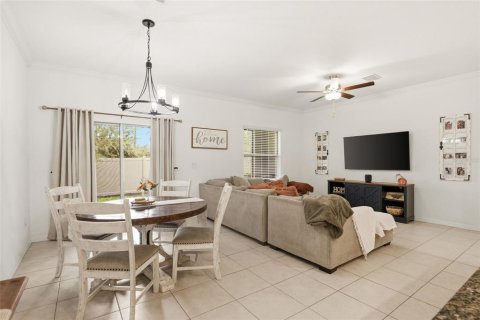 Townhouse in CONNERTON

 in Land O' Lakes, Florida 3 bedrooms, 148.74 sq.m. № 2377628 - photo 8