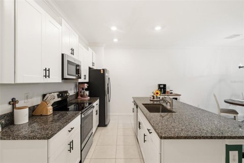 Townhouse in CONNERTON

 in Land O' Lakes, Florida 3 bedrooms, 148.74 sq.m. № 2377628 - photo 12