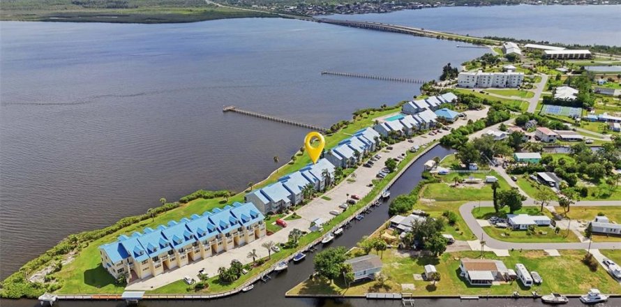 Кондоминиум с 5 комнатами в Порт-Шарлотт, Флорида № 2229962