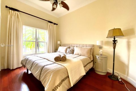 Villa ou maison à louer à Hollywood, Floride: 4 chambres, 270.53 m2 № 1939646 - photo 18