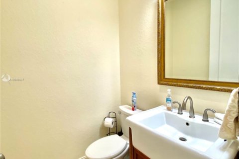 Villa ou maison à louer à Hollywood, Floride: 4 chambres, 270.53 m2 № 1939646 - photo 21