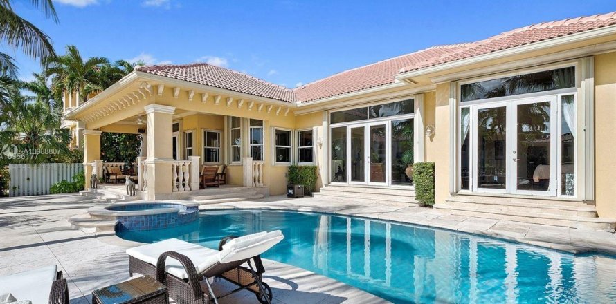 Villa ou maison à Hollywood, Floride 4 chambres, 270.53 m2 № 1939646