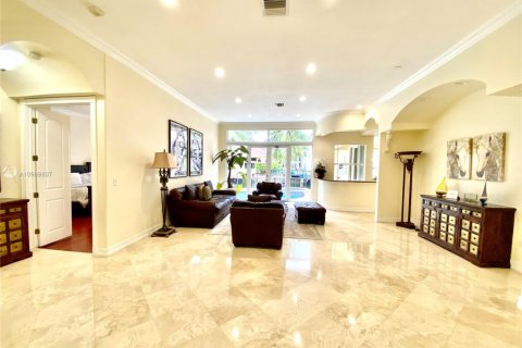 Villa ou maison à louer à Hollywood, Floride: 4 chambres, 270.53 m2 № 1939646 - photo 2