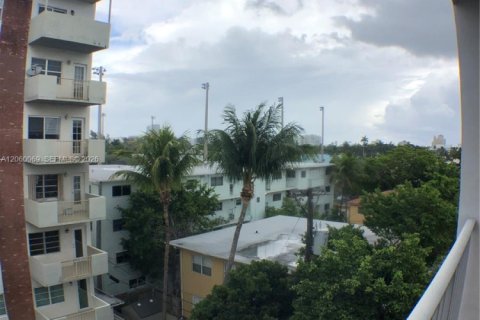 Copropriété à louer à Miami Beach, Floride: 1 chambre, 67.82 m2 № 2264612 - photo 3