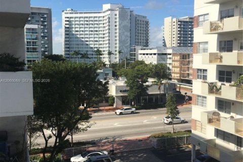 Copropriété à louer à Miami Beach, Floride: 1 chambre, 67.82 m2 № 2264612 - photo 6