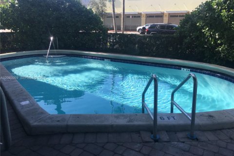 Copropriété à louer à Miami Beach, Floride: 1 chambre, 67.82 m2 № 2264612 - photo 12