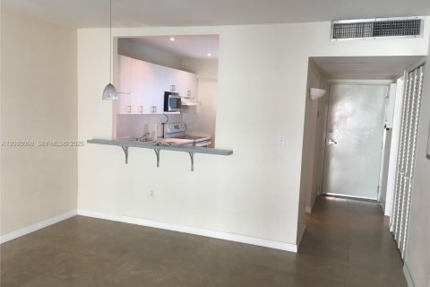 Copropriété à louer à Miami Beach, Floride: 1 chambre, 67.82 m2 № 2264612 - photo 11