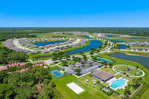 Villa ou maison à vendre à Fort Pierce, Floride: 4 chambres, 210.42 m2 № 1074737 - photo 1