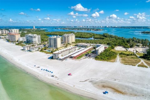 Condo in Sarasota, Florida, 2 bedrooms  № 214507 - photo 7