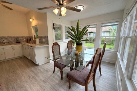 House in Clearwater, Florida 3 bedrooms, 139.35 sq.m. № 2310695 - photo 17