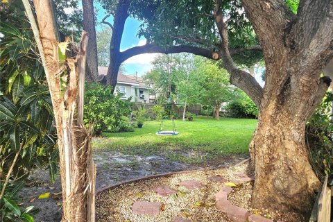 House in Clearwater, Florida 3 bedrooms, 139.35 sq.m. № 2310695 - photo 9