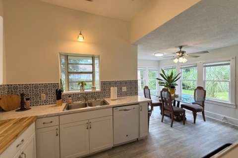 House in Clearwater, Florida 3 bedrooms, 139.35 sq.m. № 2310695 - photo 15