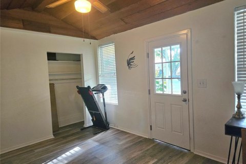 House in Clearwater, Florida 3 bedrooms, 139.35 sq.m. № 2310695 - photo 18