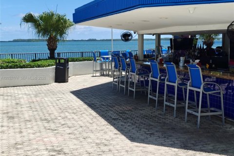 Condo in Miami, Florida, 2 bedrooms № 2173458 - photo 6
