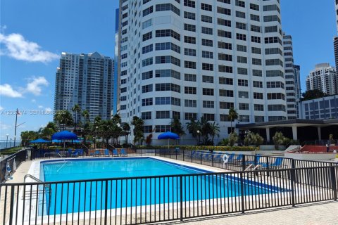 Condo in Miami, Florida, 2 bedrooms № 2173458 - photo 13