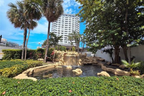 Condo in Miami, Florida, 2 bedrooms № 2173458 - photo 22