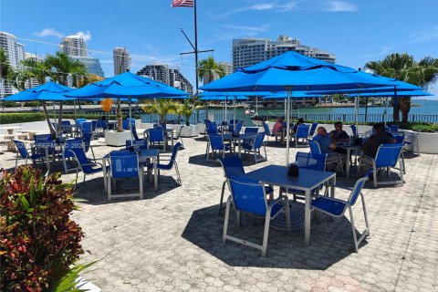 Condo in Miami, Florida, 2 bedrooms № 2173458 - photo 5