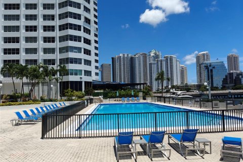 Condo in Miami, Florida, 2 bedrooms № 2173458 - photo 9