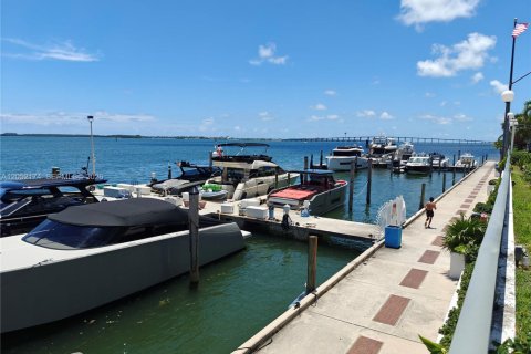 Condo in Miami, Florida, 2 bedrooms № 2173458 - photo 10