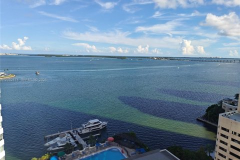 Condo in Miami, Florida, 2 bedrooms № 2173458 - photo 2