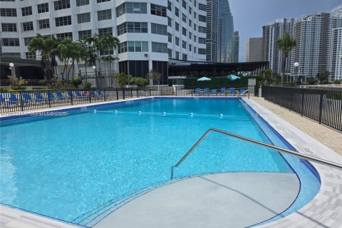 Condo in Miami, Florida, 2 bedrooms № 2173458 - photo 25