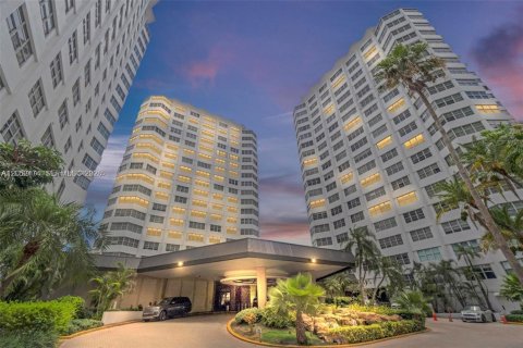 Condo in Miami, Florida, 2 bedrooms № 2173458 - photo 19