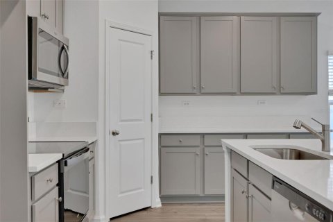 Casa en venta en Orange Park, Florida, 4 dormitorios, 203.27 m2 № 1792730 - foto 5