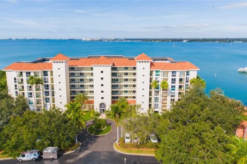 Condominio en venta en Saint Petersburg, Florida, 3 dormitorios, 153.57 m2 № 1816786 - foto 1