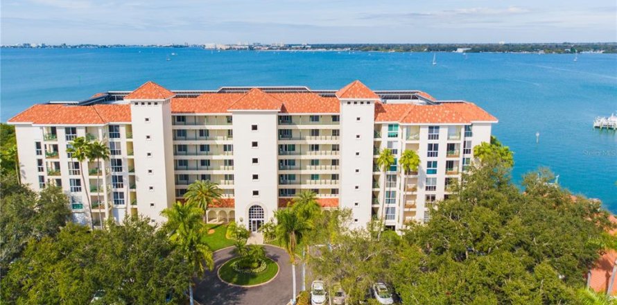 Condo in Saint Petersburg, Florida, 3 bedrooms № 1816786