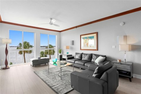 Condominio en venta en Saint Petersburg, Florida, 3 dormitorios, 153.57 m2 № 1816786 - foto 10