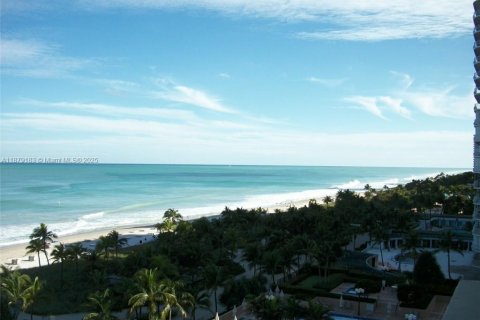 Condo in Bal Harbour, Florida, 2 bedrooms  № 2013471 - photo 13