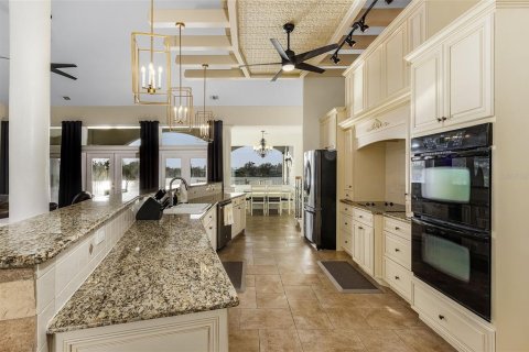 House in Port Charlotte, Florida 4 bedrooms, 364.55 sq.m. № 2428942 - photo 9
