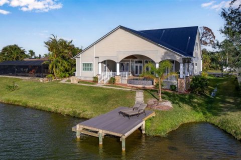 House in Port Charlotte, Florida 4 bedrooms, 364.55 sq.m. № 2428942 - photo 28