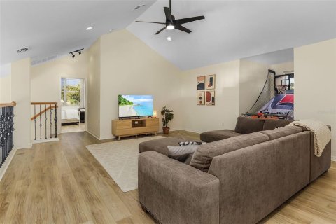 House in Port Charlotte, Florida 4 bedrooms, 364.55 sq.m. № 2428942 - photo 16